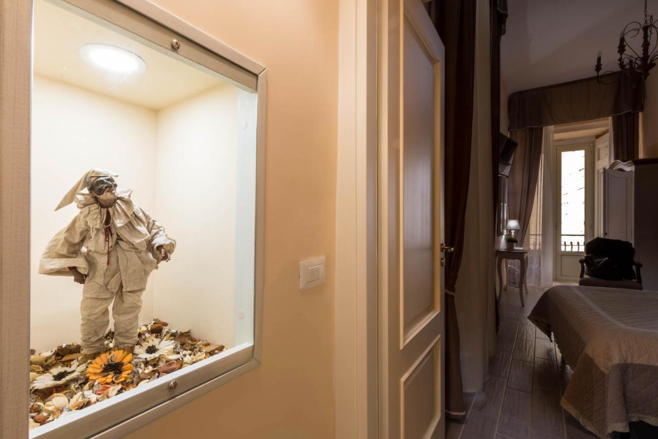Rooms In San Domenico Maggiore 3 Napoli Exterior foto
